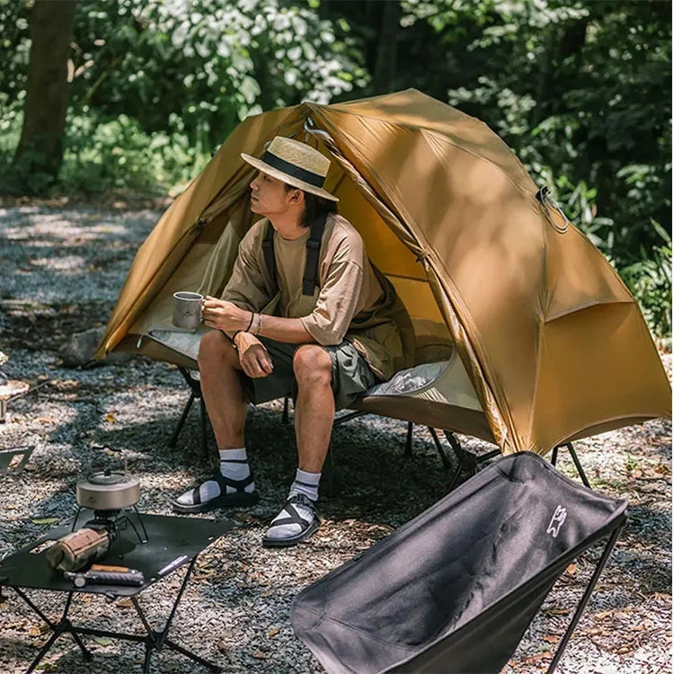camping avec une tente Tente bivouac avec lit de camping