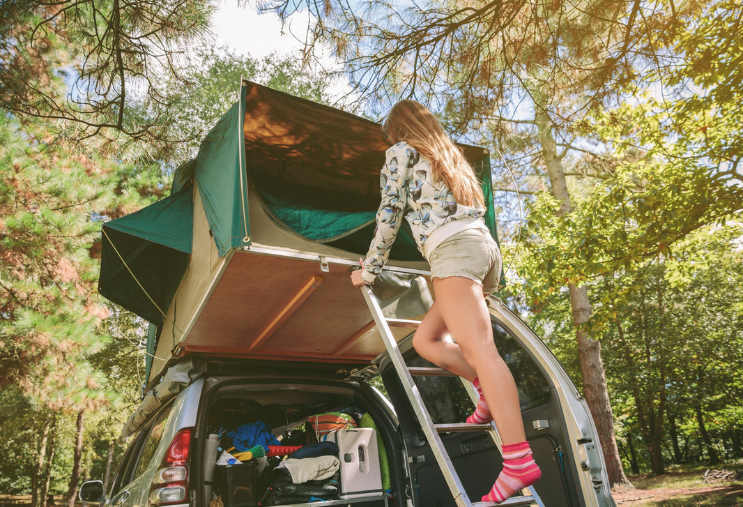 Comment choisir une tente de toit pour voiture ? Le guide avant de partir