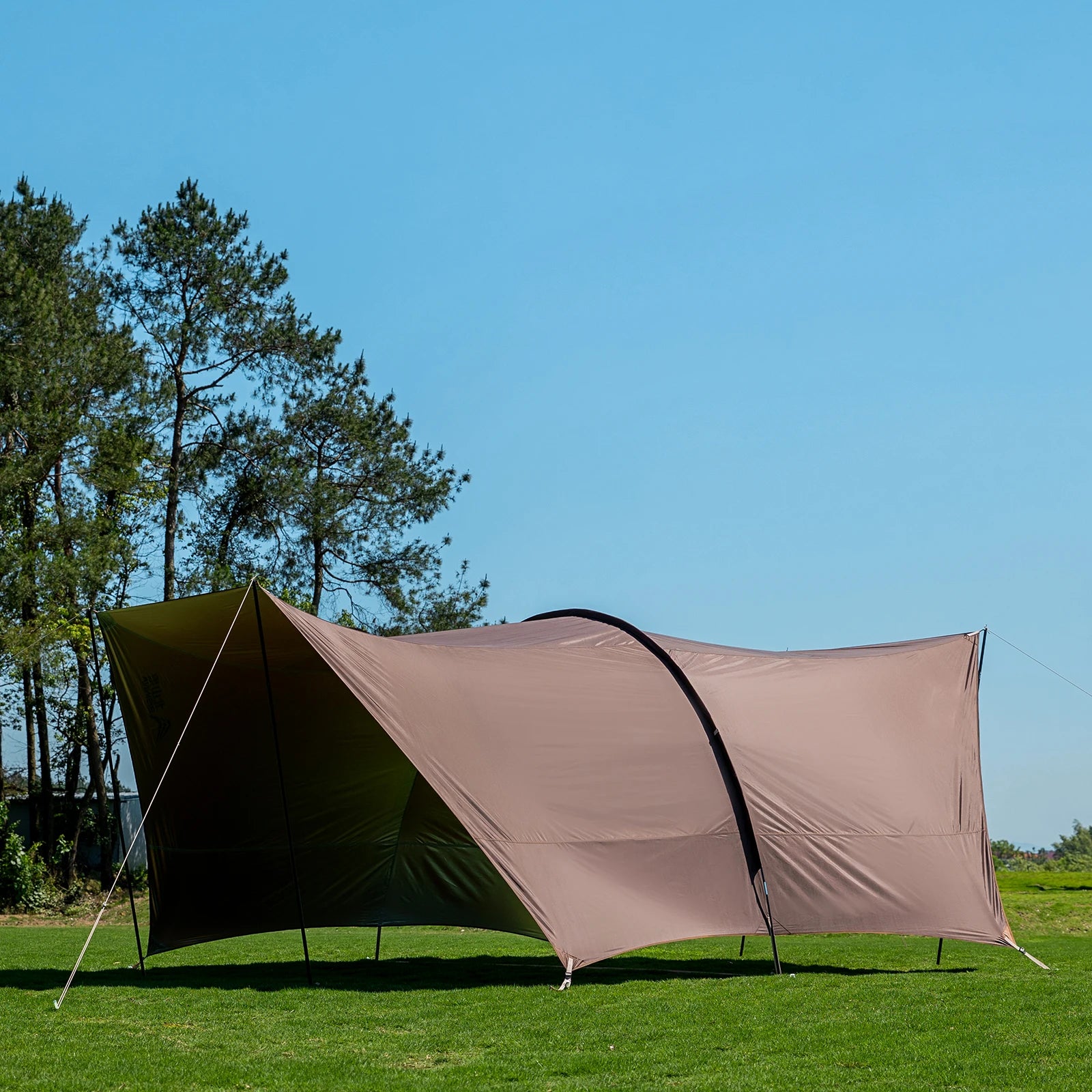 Tente_de_jardin_tres_grand_format_1